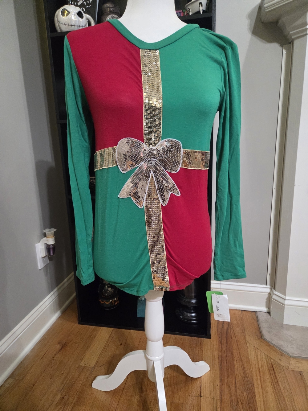 Women's Green & Red Sequin Gift Bow Long-Sleeve Top